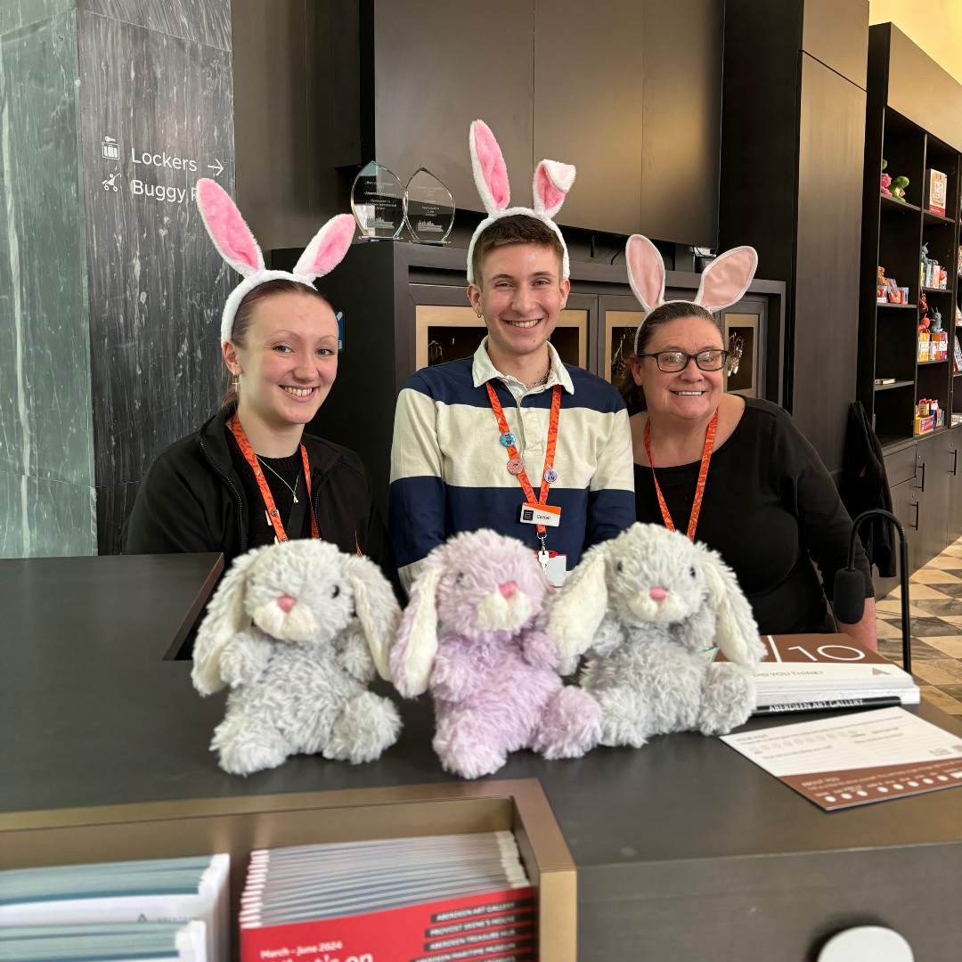 🐰 Hoppy Easter from all the Easter Bunnies at Aberdeen Archives, Gallery & Museums! We hope you have an egg-cellent day 🐣 🌸 What are your Easter holiday plans? Hop on over to our website to check out our cracking programme 🔗 orlo.uk/frwks