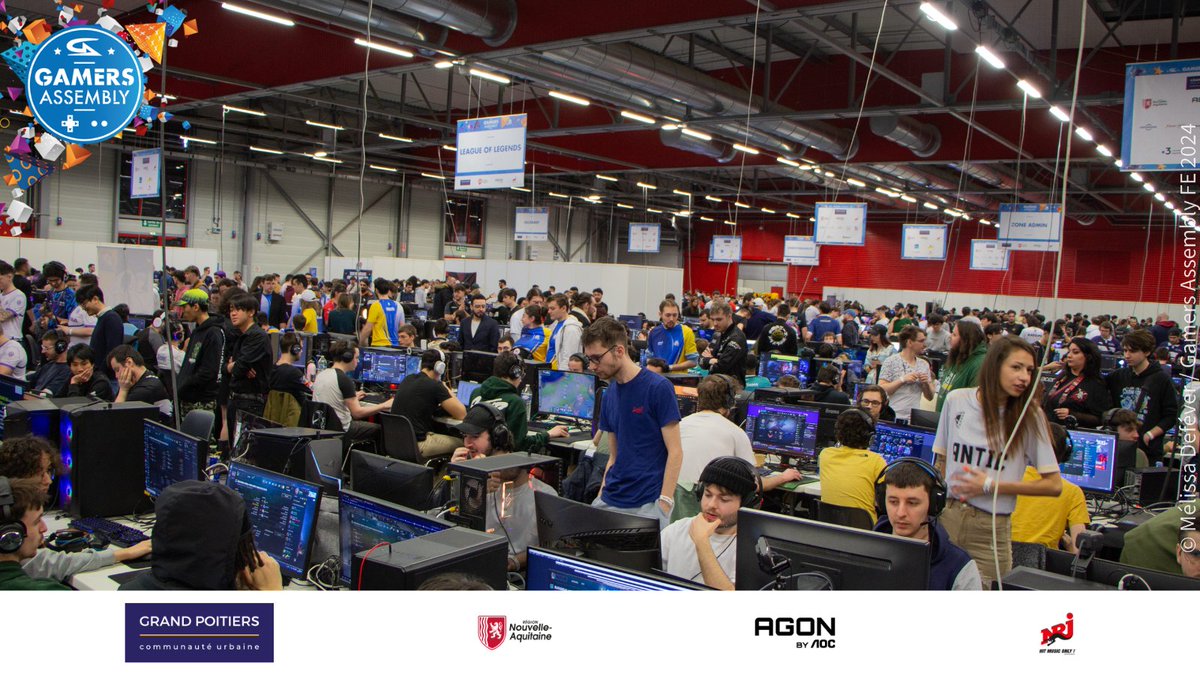 Dans le Hall Rouge c'est le début des BO3. Les joueurs du League of Legends Nexus Tour donnent leur maximum pour décrocher leur place en finale ! 👑