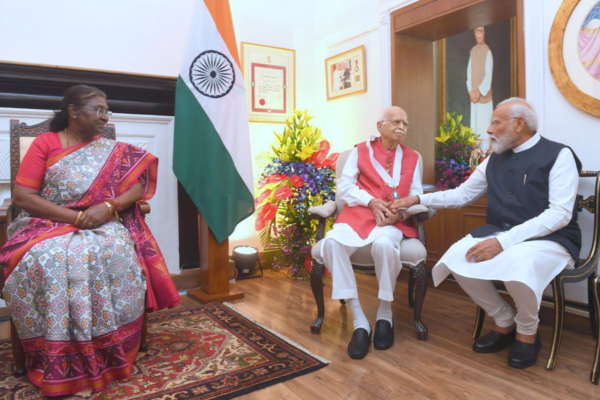 shivprakashbjp's tweet photo. राजनीति में मूल्यों की स्थापना करने वाले, अनथक कर्मयोद्धा एवम् पूर्व उप प्रधानमंत्री श्री लालकृष्ण आडवाणी जी को देश के सर्वोच्च नागरिक सम्मान “भारत रत्न” से सम्मानित किए जाने पर हार्दिक शुभकामनाएं। https://t.co/tCApvM0Vmv