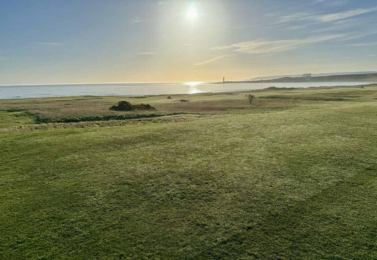 @dunbargolfclub @DunbarGreens @Dunbarproshop Absolutely magnificent out on the links this morning.
