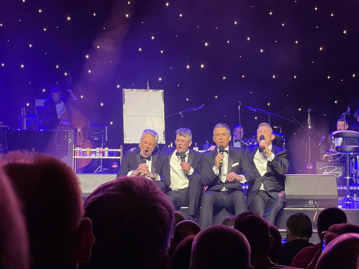 PhilPdale's tweet image. Last night at The London Palladium. Entertainment as we knew it Laughter, routines &amp;amp; songs from all round showbiz artists who know how to do it Sold out in one day to an audience who find it difficult to find this family entertainment in this modern world to a standing ovation 👏