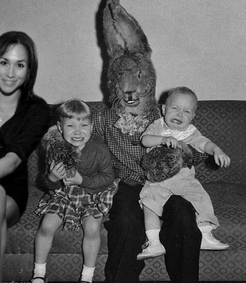 The Duke and Duchess of Montecito release an Easter family photo.
#MeghanIsBaronessBruck 
#HarryandMeghanExposed 
#EasterSunday