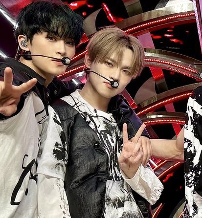 천러 너무 예뻐용
천러 너무 잘생겼어용
천러 얼른 나아용🤍