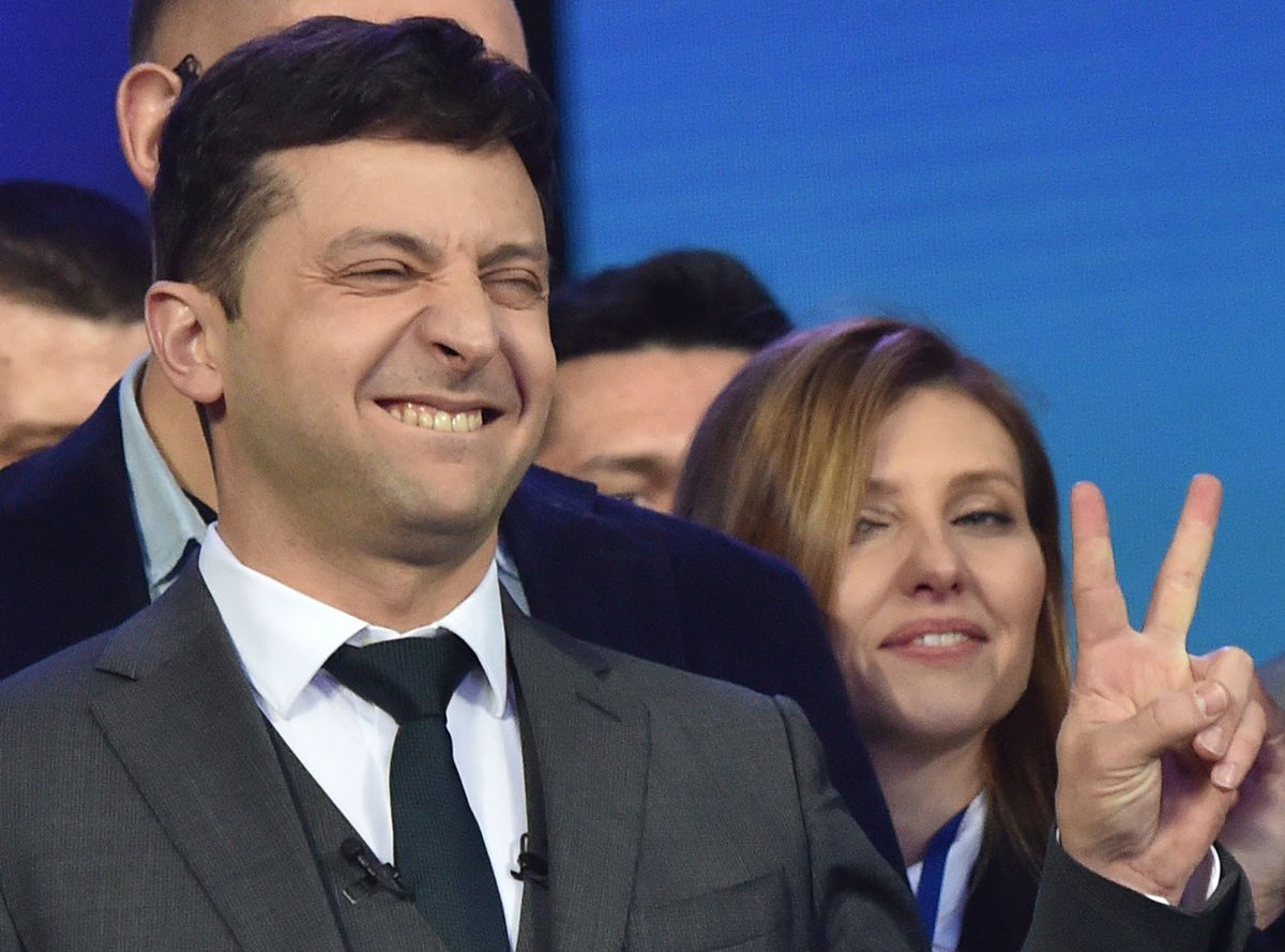 Как проходят выборы президента на Украине? Сегодня же последнее воскресенье марта пятого года истекающих полномочий Зеленского. Где прочитать о кандидатах и ходе голосования в демократической державе? Очень интересно.