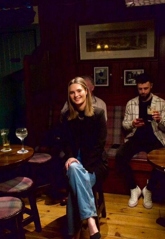 TradTG4's tweet image. 🎻 Geantraí | TG4
🔔 Domhnach ~ Sunday @ 23.15

Níl tú ag iarraidh an clár deiridh den sraith seo Geantraí a chailiúnt! Bí linn 🎶