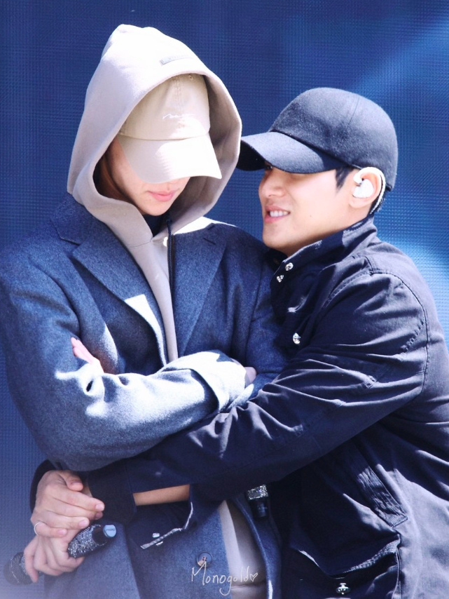 AboutMusicYT's tweet photo. Mingyu and The8 in new photos. https://t.co/d06NkDvPeS