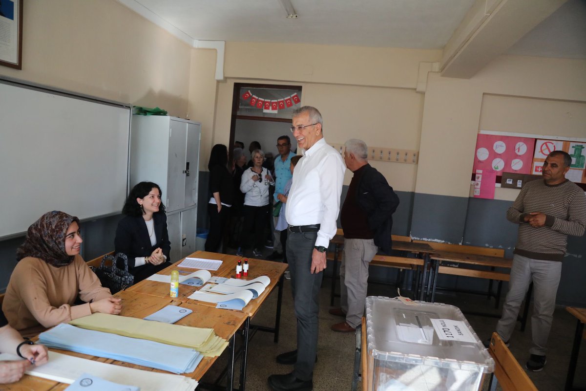 Demokrasi dersi vereceğimiz böylesi önemli bir seçimde sevgili eşim ile birlikte oyumuzu kullandık. 

Mezitli ailem büyük bir başarı hikayesi yazacak. 

#Kazanıyoruz, kazanıyoruz, kazanıyoruz…