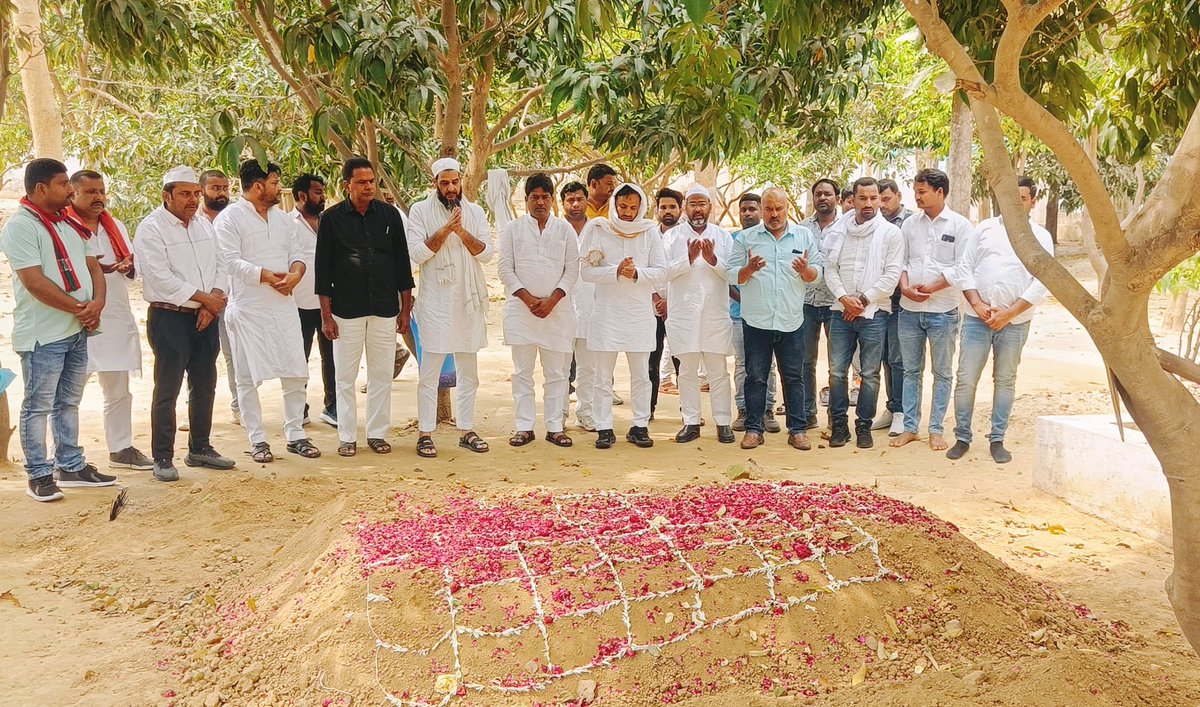 aneesrajasp's tweet image. कौन #कहता है ये शख्स #मर गया,
#जेल से छूटा और अपने #घर गया।

पूर्व विधायक मरहूम #मोख्तार_अंसारी साहब को खिराजे अक़ीदत पेश की।