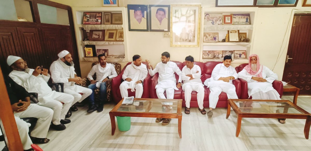 aneesrajasp's tweet image. कौन #कहता है ये शख्स #मर गया,
#जेल से छूटा और अपने #घर गया।

पूर्व विधायक मरहूम #मोख्तार_अंसारी साहब को खिराजे अक़ीदत पेश की।