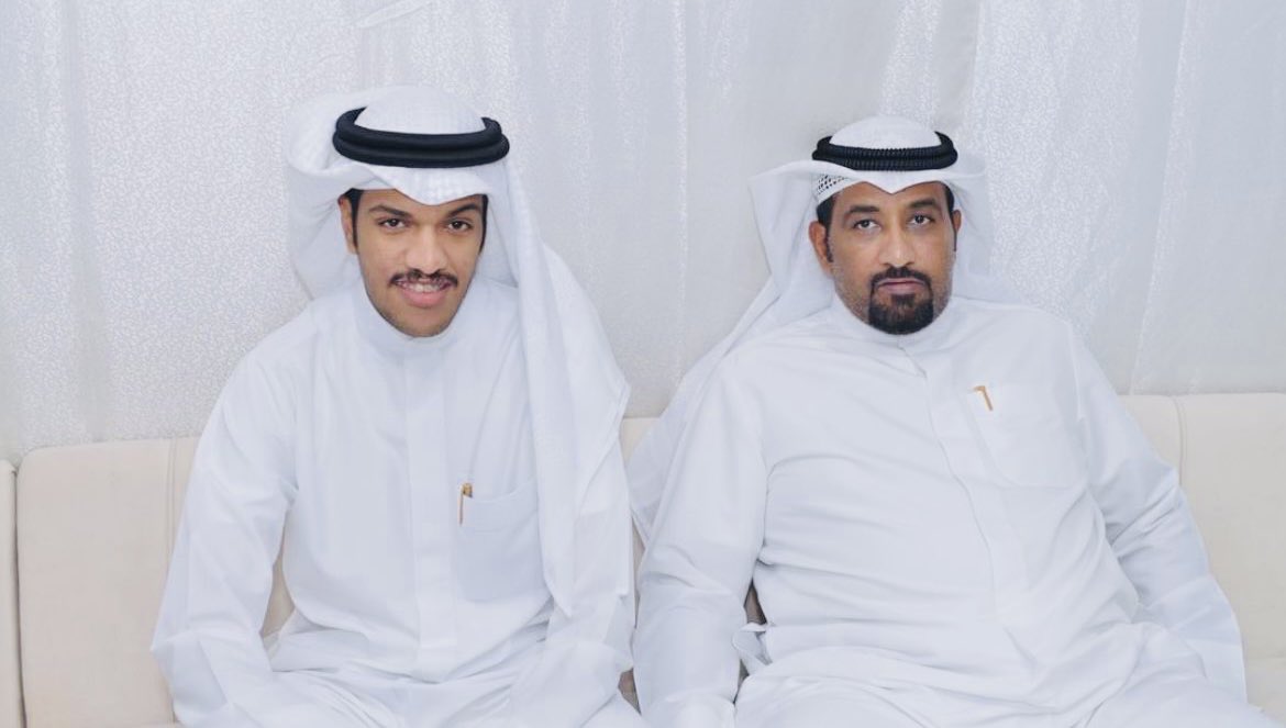 MOUSA_ALSEEDI's tweet photo. يطري علي العز و المجد و الطيب
و أشوفها يا أبوي لا صرت أشوفك

يعيش راسك للوفاء و المواجيب
يا النادر اللي نادراتٍ وصوفك .

الوالد:الله يطول في عمره يارب💙💐 https://t.co/sABsMoj3Sd