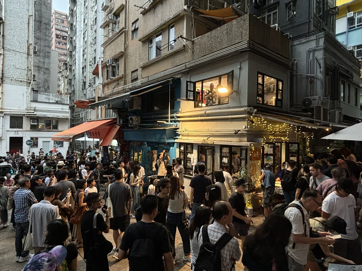Hundreds trickle in and out of Tai Ping Shan on Sunday to bid farewell to Mount Zero Book. The bookstore announced it was closing earlier this year after receiving numerous “weekly greetings” from various government departments.