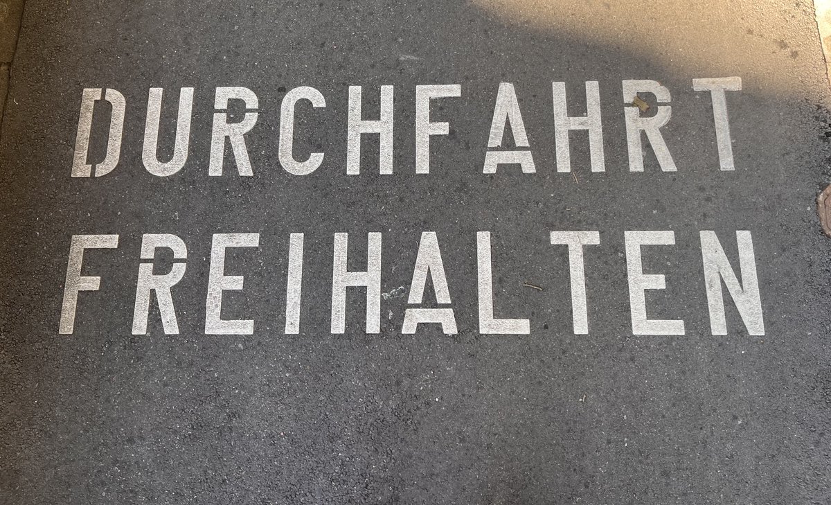 reflectionwalks's tweet image. Manchmal stehen wir anderen im Weg. 
Bewusst oder unbewusst. 
Oder andere stehen uns im Weg.

Manchmal öffnen wir aber Wege für andere. 
Oder andere öffnen Wege für uns. 

Sind wir dafür dankbar? Erwarten wir Dankbarkeit? 

Wie bist Du in Deinem Leben mit solchen Situationen…