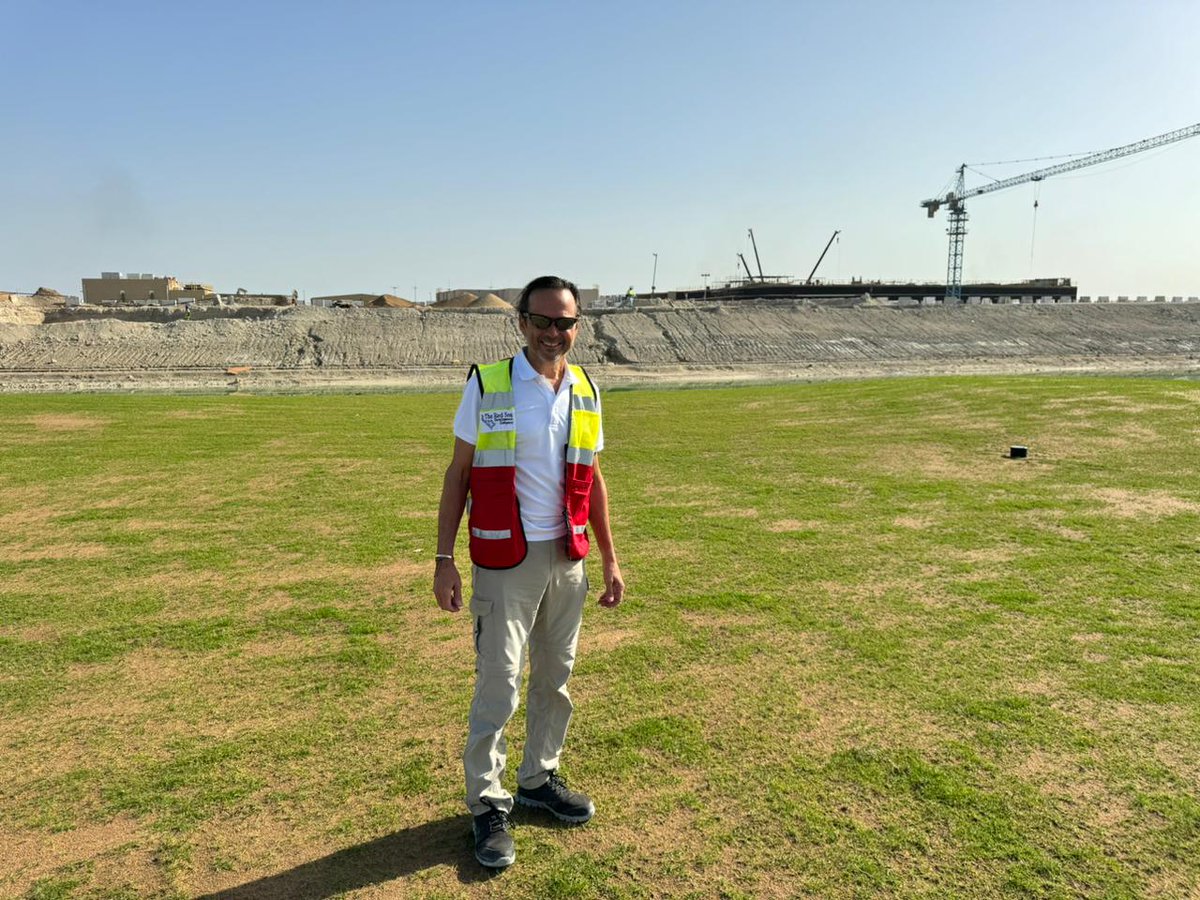 Here's a little teaser of what's to come at @VisitRedSea's hub island, Shura. Clue: it's got 18 holes that never leak, and eagles and birdies that never fly. What is it?

These two photos were taken on the same spot on the 1st and 30th March.

#ForPeopleAndPlanet