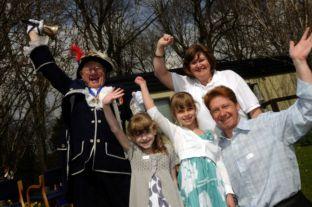 This week is 15 years since we opened our new studios. Stan the (then) Town Cryer of Alton and @SimonParkinTV were there to help Sophie and Rebecca Hyde cut the ribbon. 5 April 2009. Tonight we'll be giving Stan a bit of a surprise on @weyvalleyradio