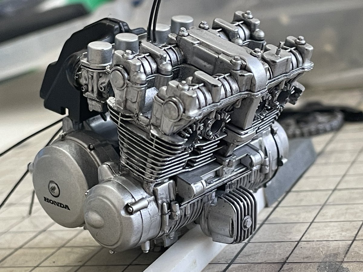 タミヤ1/12 ホンダCB750F エンジンを組み立てました。 実車は落ち着き