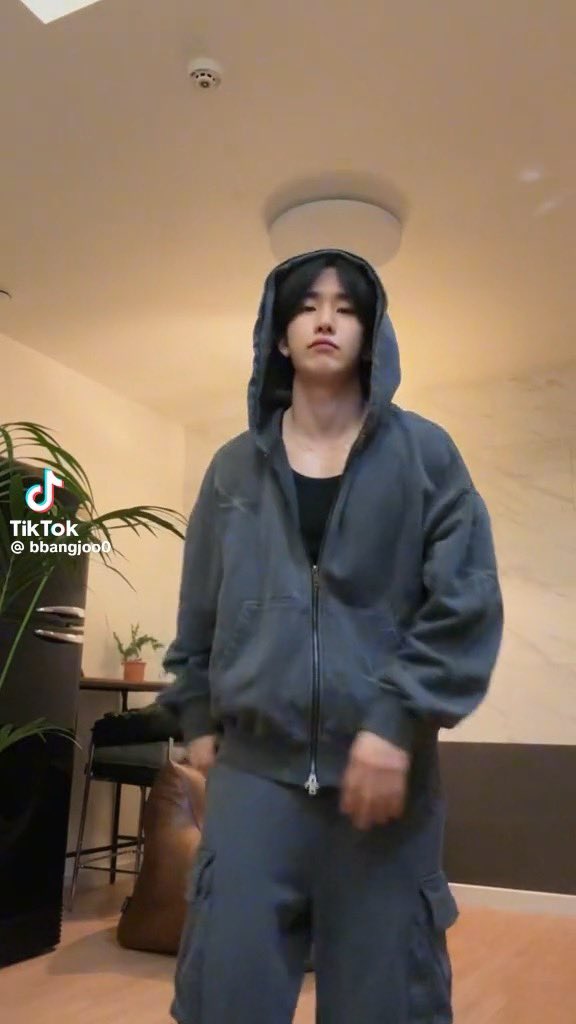 _bbangjoo's tweet image. 집여기저기서 찍는거 왤케 귀엽지
덕분에 빵둥이들 틱톡으로 룸투어하는중