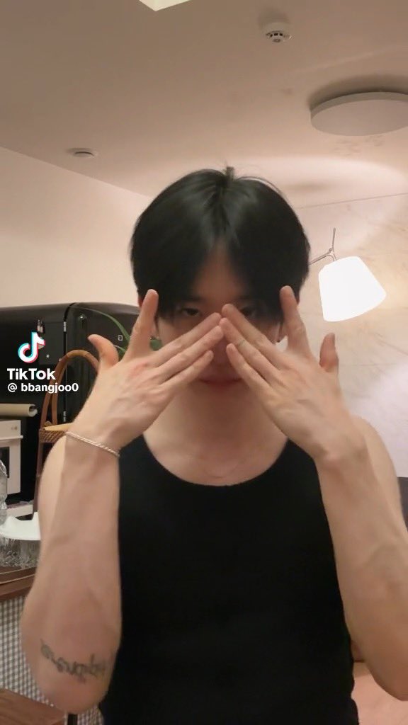 _bbangjoo's tweet image. 집여기저기서 찍는거 왤케 귀엽지
덕분에 빵둥이들 틱톡으로 룸투어하는중