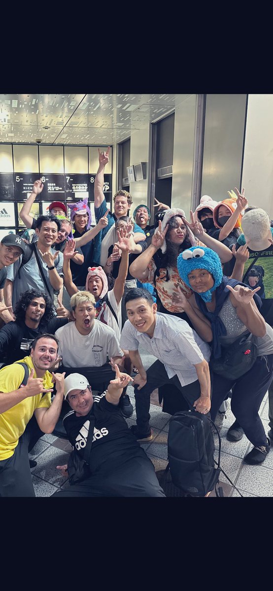 kokyotour's tweet photo. It was a fun crew🌙✨✨
Drinking party etiquette shown in the tour photos!!
Follow @kokyotour
#bar #drinking #izakaya #style
#shibuya #roppongi #shinjuku #tours
#japanese #restaurant #practice
#tourjapan #fukuoka #osaka #tokyo
#tokyotour https://t.co/8RI6uUslEb