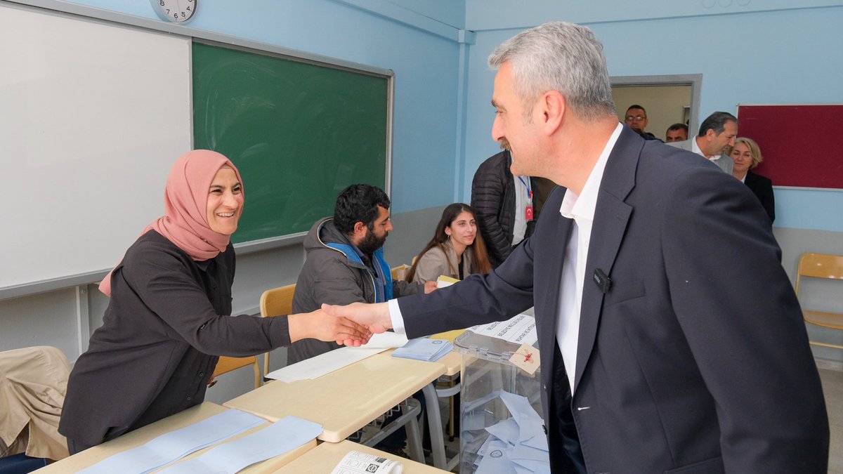 AtasoyBilgin's tweet photo. Oyumuzu Kocaeli'nin yıldızını yeniden parlatmak için kullandık. Şehrimiz ve ülkemiz için güzel, güneşli günler sizlerin oylarıyla birlikte gelecek. 

Bu süreçte çok gönül kazandık. Çok daha fazlasını kazanacağız. Mutlaka Kazanacağız! https://t.co/TrqXIZpP7f