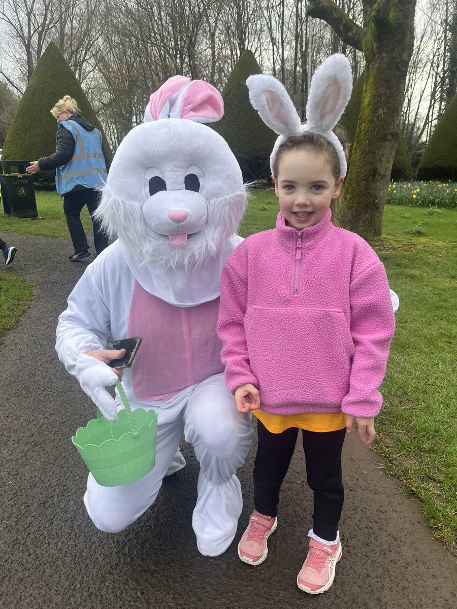 Friends and Easter Bunnies at juniors this morning 🐣🐰🐇🐇@parkrunUK 💕 #loveparkrun