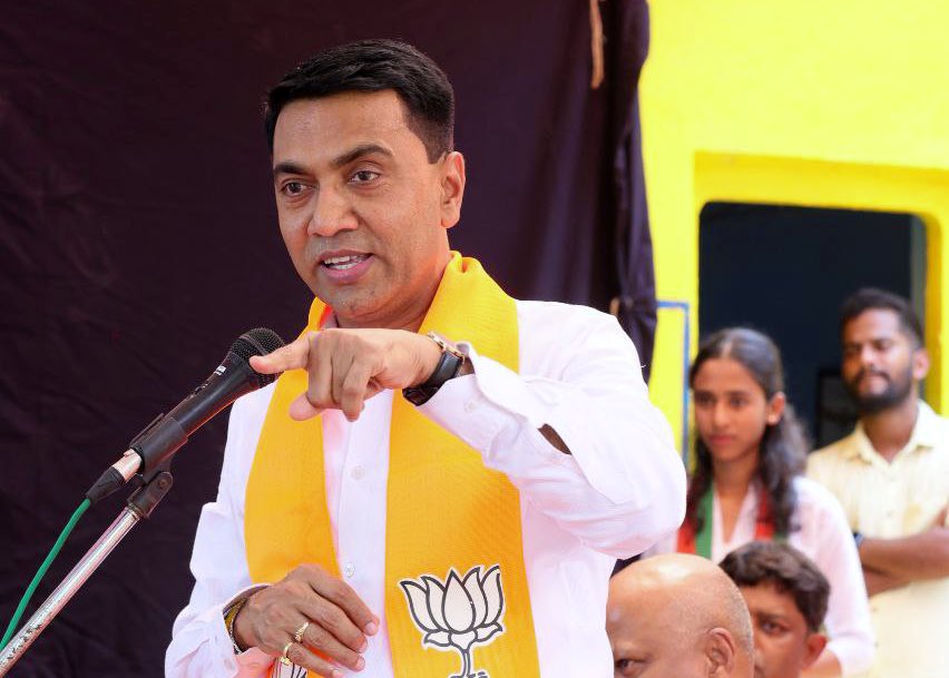 DrPramodPSawant's tweet photo. Addressed a Corner Meeting at Gaonkarwada at Virdi in the presence of Union Minister and BJP North Goa Loksabha candidate Shri @shripadynaik and others. 

The Double Engine Sarkar has delivered the Virdi bridge in time following Hon'ble PM @narendramodi Ji's Mantra of Jo Kaha, Wo Kiya.

Modi 3.0 shall bring more development to Goa reaching the last mile with Sabka Saath, Sabka Vikas. 

#PhirEkBaarModiSarkar
#AbkiBaar400Paar
