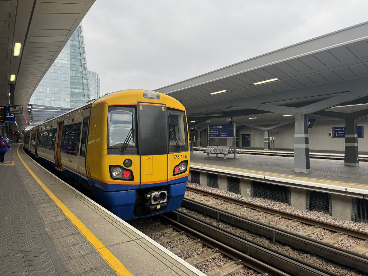 timothylam1992's tweet image. London Overground Special Service for today (Easter Sunday) Calling at London Bridge from West Croydon Class 378 #Class378 #Londonoverground #LondonBridge #westcroydon #specialservice @SouthernRailUK @TfL @geofftech @ianvisits @Sim0nTrains @lb_southwark @yourcroydon @X2K1990