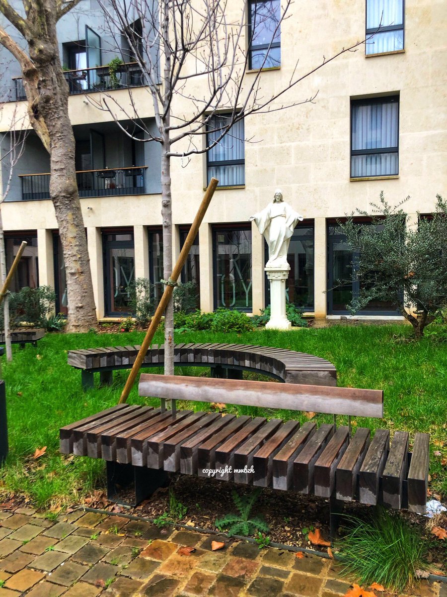 Mon #BancDominical My #SundayBench 12/24  #Parc #MaisonStCharles 
#ParisXV 
@MyFaveBench @McDoucere @experienceloire 
@Salerpipopette @philippepoustis @PuthonM  @jmlpyt @VeroBucaille  @CarolineDuc75 @Atachene @so_tourisme @NimesSo Bon Dimanche #Paques 🐣 à toutes et tous