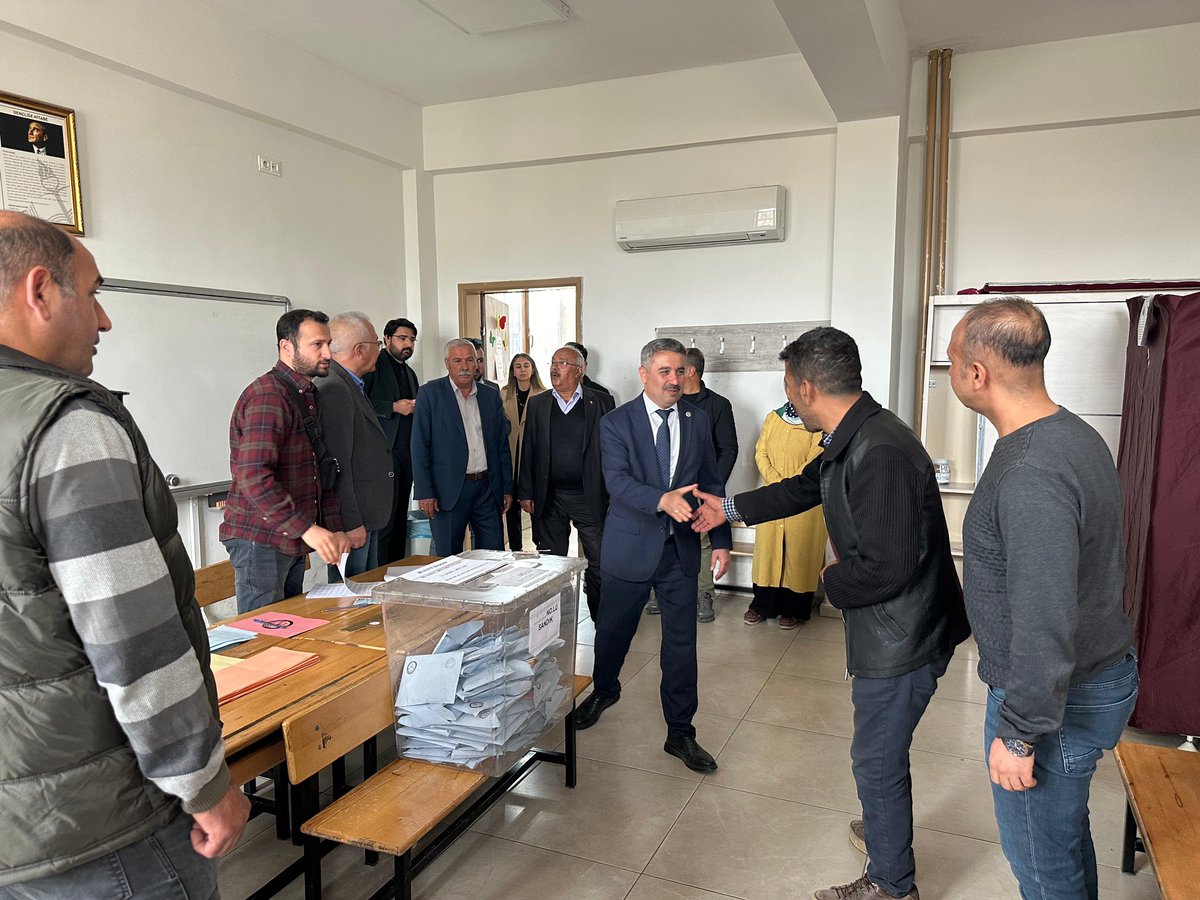 📍Menderes İlkokulu 

Menderes İlkokulu'nda yaşanan seçim heyecanına bizler de ortak olduk. Sandık görevlilerimize ve vatandaşlarımıza şükranlarımı sunuyorum.