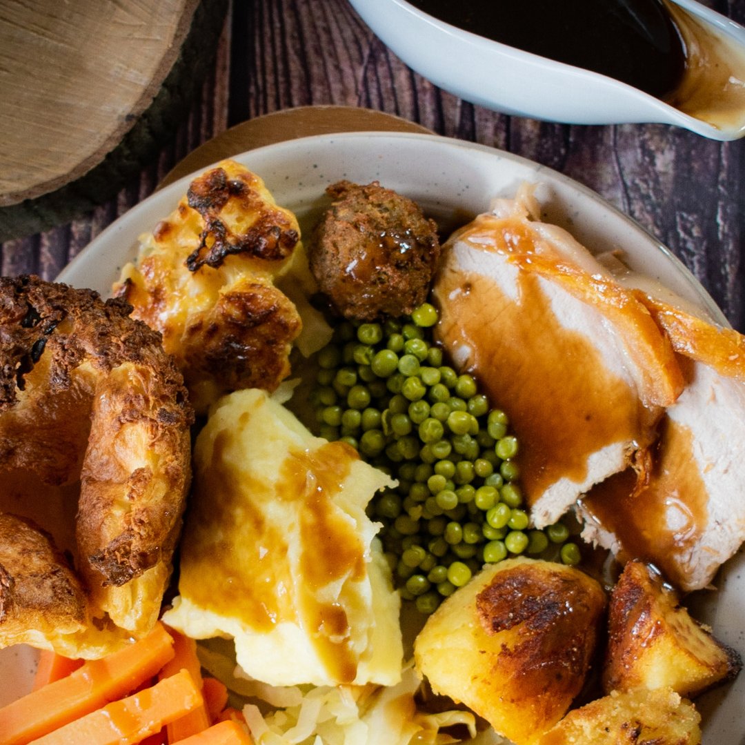 Whats your top of the roast this Easter Sunday? Or maybe you have a different #foodie tradition. 🍽️ #stroud #recipeideas #roastdinner #meatandveg #seasonalfood #spring #potatoes #veg #family #friendship #organic #cooking #farming #food #eatlocal #shoplocal #gloucestershire