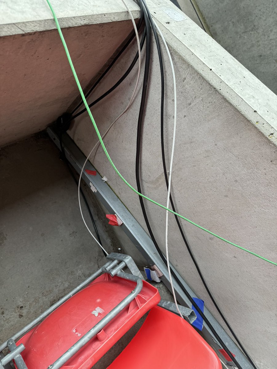 Ste_burge's tweet image. Hey @SaleSharksRugby any chance of turning up for a game and not having this to put up with? #everygame #dangerous