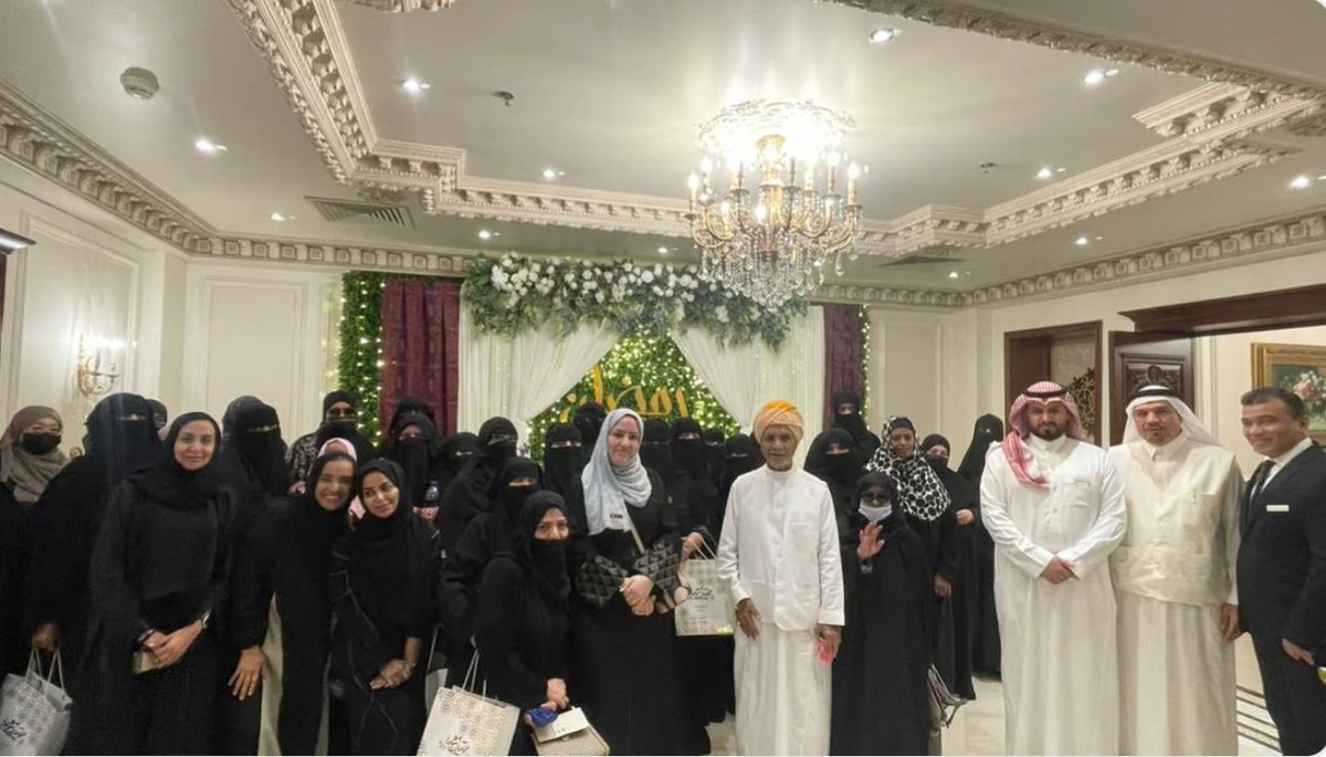 SunsetHotelJed's tweet photo. أقامت جمعية الإحسان لرعاية الإنسان بمحافظة جدة، حفل إفطار لـ 45 مسناً ومسنةً من مستفيدات الجمعية، وذلك في سن ست جدة. 
وتخلل الحفل عدد من الفعاليات المتسمة بروح الود وروعة المحبة، وذلك من خلال برامجها في شهر رمضان المبارك، بحضور عضو جمعية الإحسان رئيس لجنة الأربطة العمدة عبدالصمد https://t.co/wKpcFaVWzc