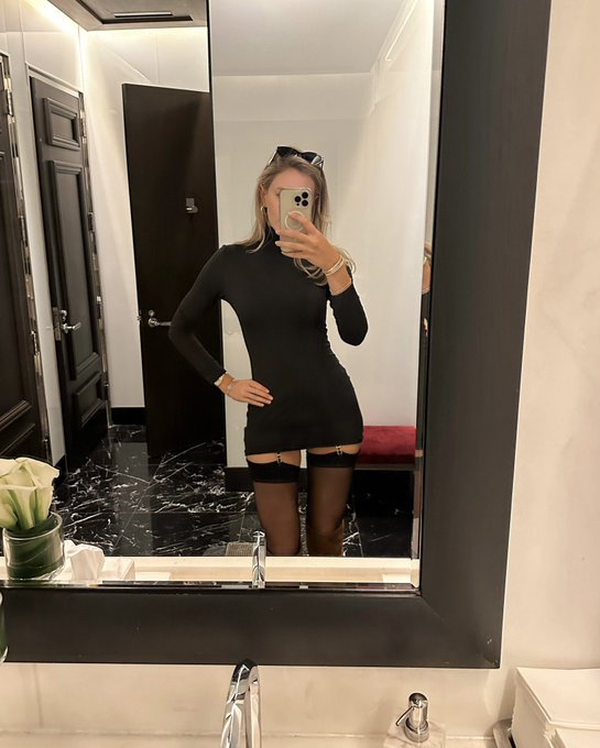 Tall girl, short dress 🖤 https://t.co/N7pswDIz4q