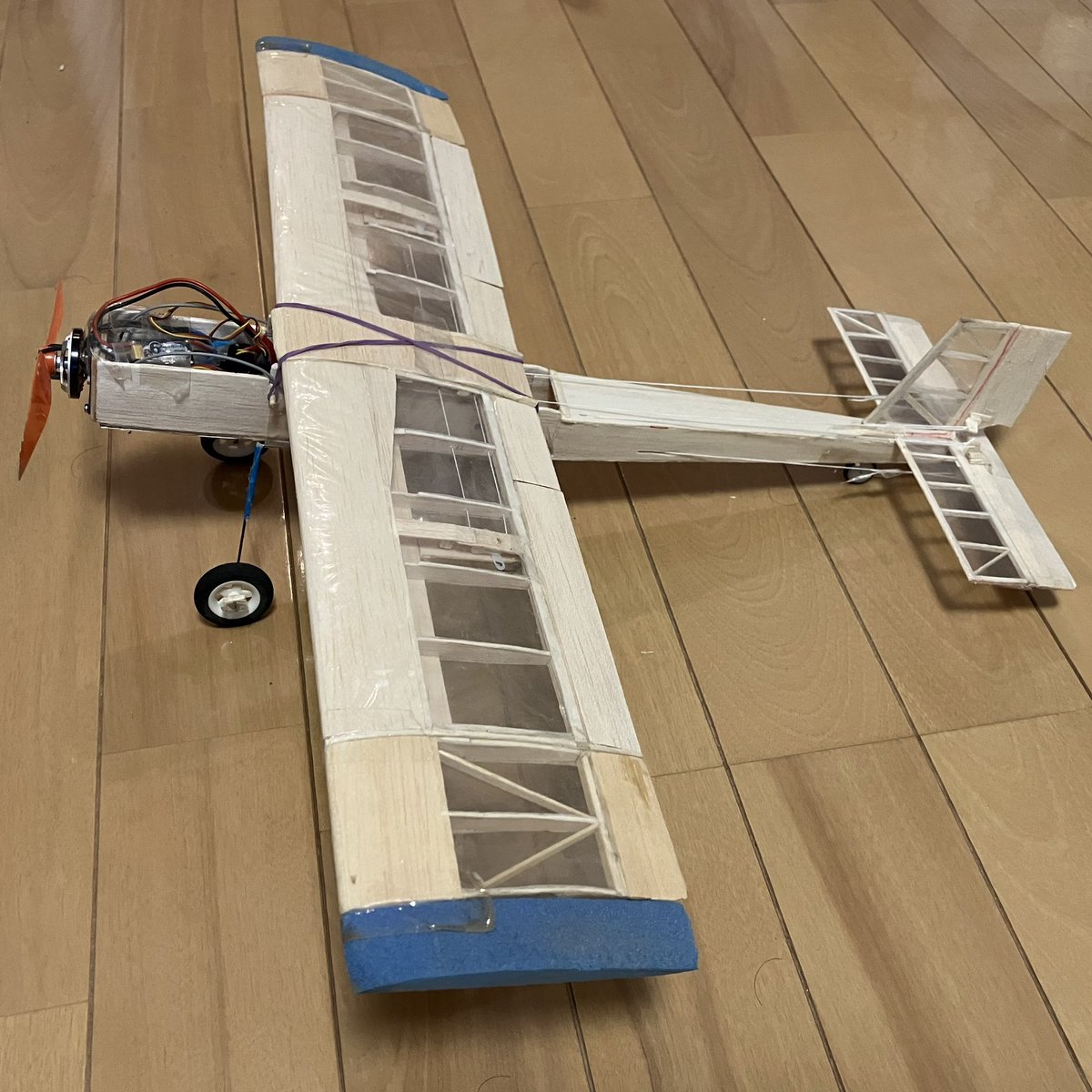 HTT1983's tweet photo. #自分で作った空飛ぶ物をあげる見た人も
ラジコン機追加
手投げ機は投げて拾ってをしていると軽い運動になる
ラジコン機は全てU100のエルロン付き屋外機 https://t.co/ueQ6oUYUf4