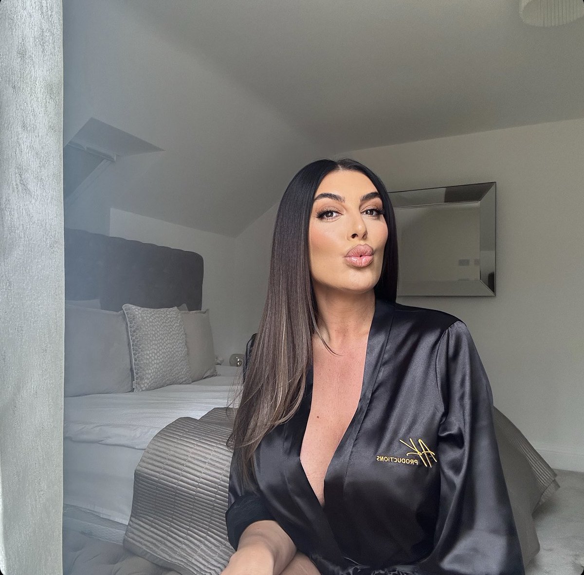 Come and spend your Easter with me 🐣 I’m online now!! onlyfans.com/avakoxxx