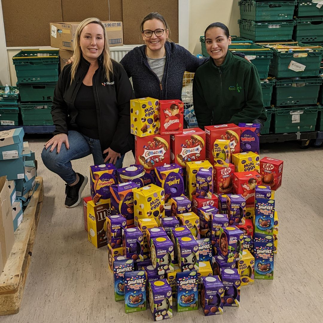 The lovely Faye from @reapitsoftware dropped in this amazing bundle of eggs. These are certain to bring some smiles today! Happy Easter everyone! #easterinhackney @love.hackney @anyasizer @locationlocation @agentsgiving #hackney @trusselltrust