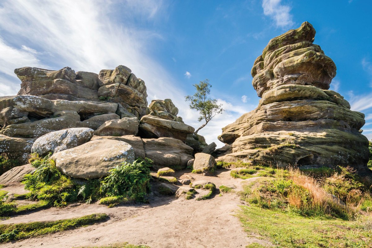 Happy Easter! If you're looking for a lovely Sunday stroll in the springtime sunshine, try the section of the Nidderdale Way near Brimham Rocks and get all the fun of the crags with alternative start points (Smelthouses and Hartwith Moor): yorkshire.com/walking/nidder… #EasterSunday…