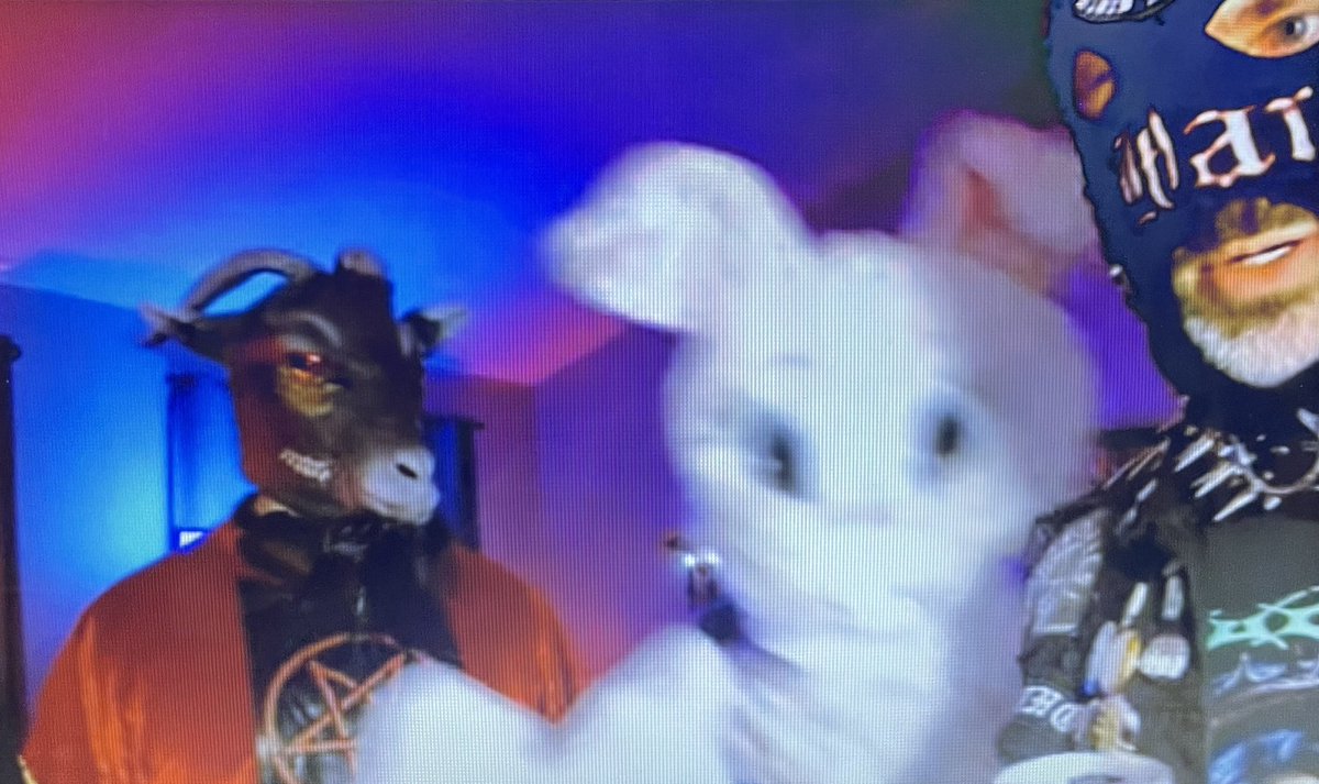 Rob_Lives_'s tweet photo. The Keister Bunny gets around https://t.co/BB5AYsL5FG