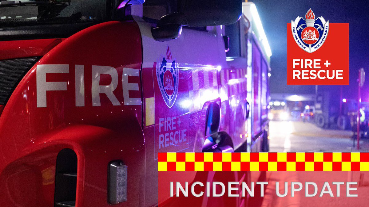 FRNSW_RS3's tweet photo. @FRNSW in attendance house fire #Lockhart

#FRNSW firefighters have gained access &amp; extinguished a small fire

No reported injuries https://t.co/e2WCfMmacQ