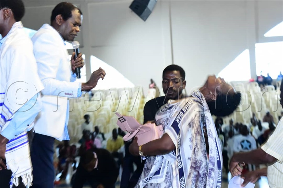 Easter celebrations: Pastor @Jessicakayanja and her husband Pastor @RobertKayanja deliver Easter Sunday summon at Miracle Centre Cathedral in Rubaga, Kampala. #VisionUpdates | 📸@EddieSsejjoba