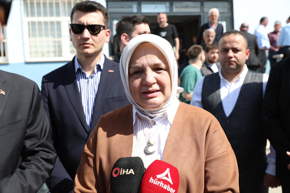 Oy kullanmak hepimizin demokratik hak ve ödevi. 81 ilde tüm vatandaşlarımızı oy kullanmaya ve kullandığı oya sahip çıkmaya davet ediyorum.

Oyunuzun geçersiz olmaması için oy pusulası ve zarfı kontrol etmeyi unutmayın. 

Şehirlerimizin bugünü ve yarınında söz sahibi olmak için 1