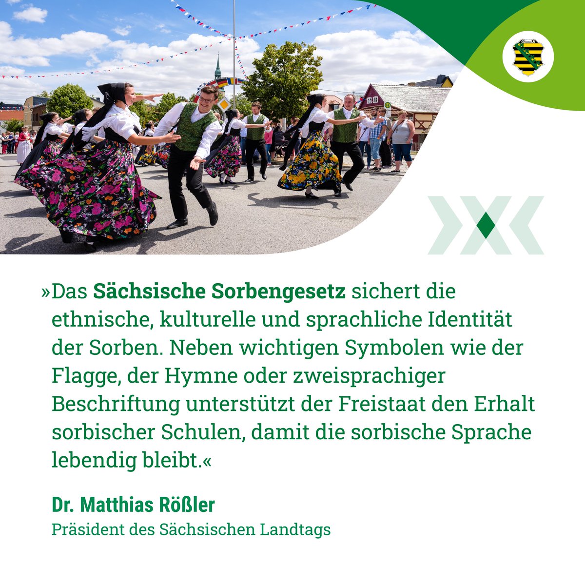 Heute vor 25 Jahren: Am 31. März 1999 wird in #Bautzen das Gesetz über die Rechte der #Sorben im Freistaat #Sachsen unterzeichnet. Es regelt u. a. die sorbische Flagge und Hymne, die sorbische Interessensvertretung sowie den Gebrauch der sorbischen Sprache in der Öffentlichkeit.