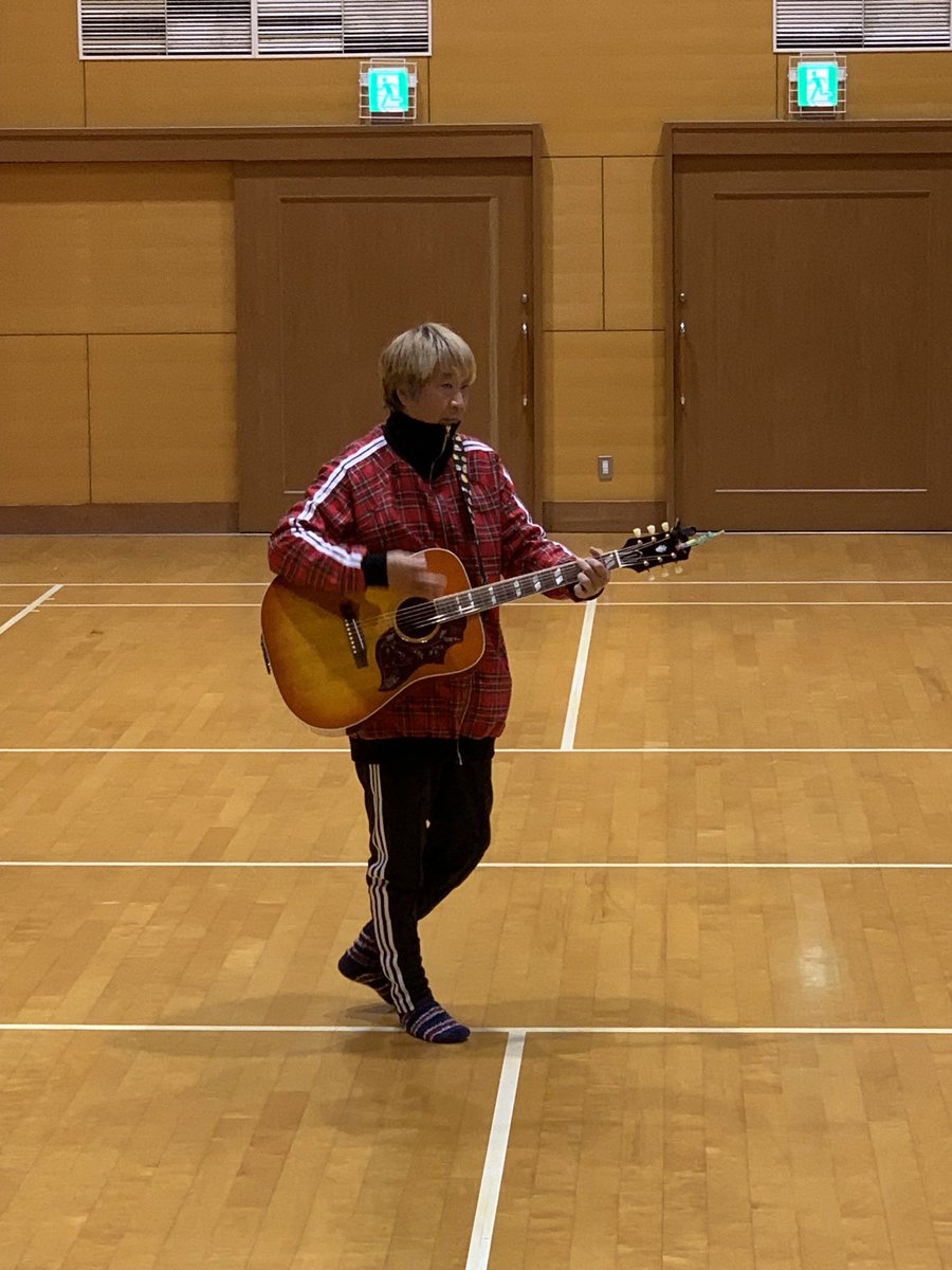 greeeenman71's tweet photo. 本日も市民館でグリーンマンアコギクラブ。先輩のまーくんも今日は顔出してくれました。
#アコギ弾き語り
#ちいかわ
#昭和フォーク
#銀杏BOYZ
#ankoROCK https://t.co/1EsVVAtmSZ