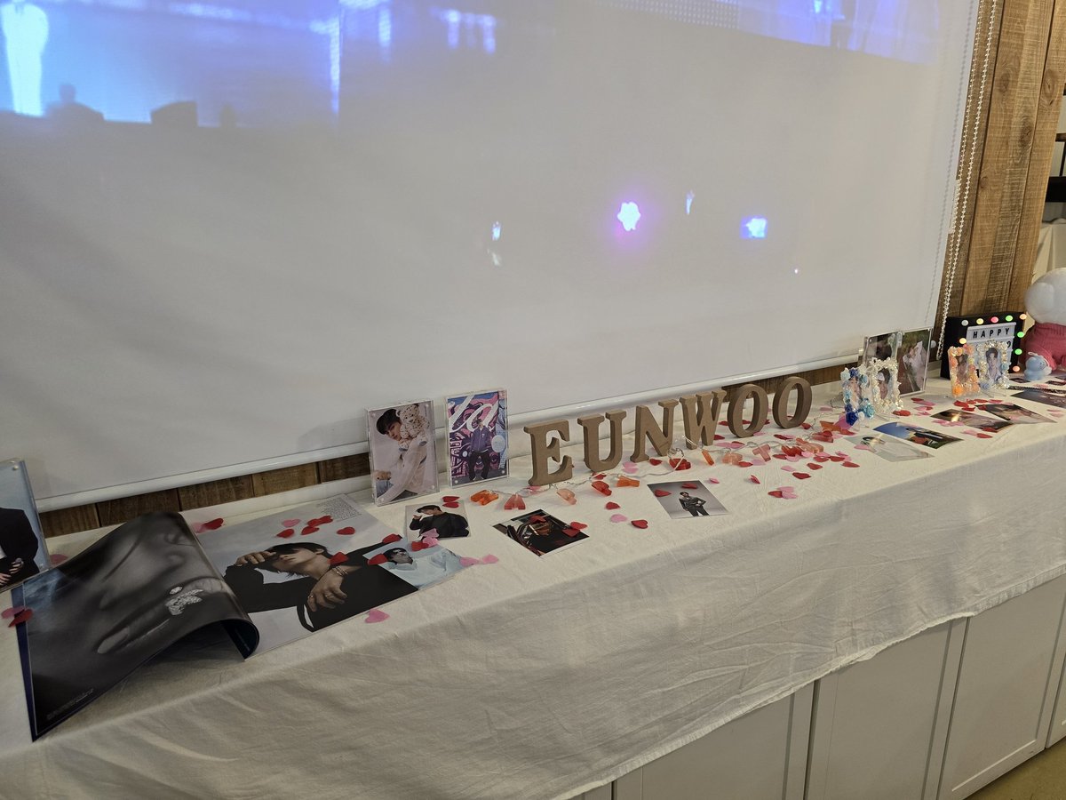 #은우야_우리의계절은_언제나_너였어 #스물일곱HBD_은우는_언제나_잘하는중 💜 날웃게해 은우의 모든 것을 여기서 다 본 기분 카페 이름처럼 나도...