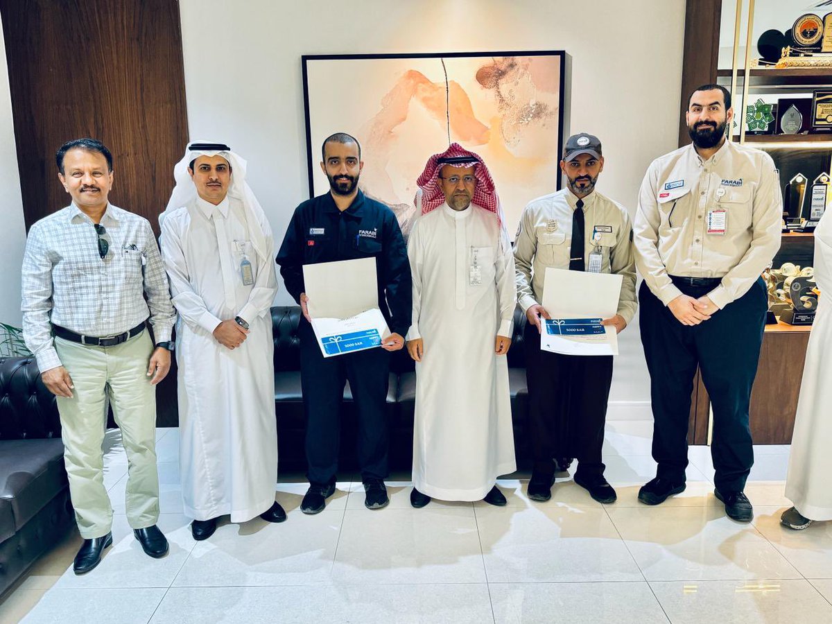 Farabipc_SA's tweet photo. تفخر شركة الفارابي للبتروكيماويات بتكريم اثنين من موظفيها لاظهارهم روحًا إنسانية استثنائية بتبرعهم بأحد أعضائهم. نأمل أن تكون هذه البادرة الرائعة مصدر إلهام للجميع في شركتنا وخارجها.
 #تكريم_الموظفين #العمل_الخيري #شركة_الفارابي https://t.co/dtapodrEPu