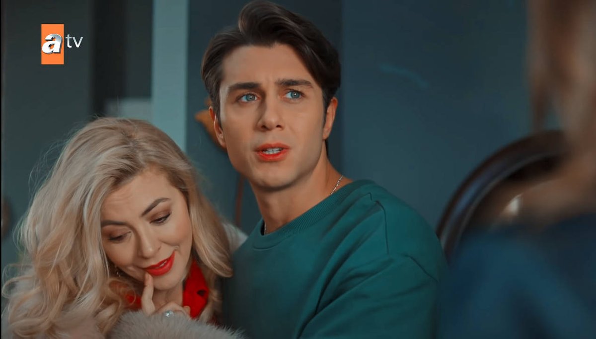 yvette_princz's tweet photo. This was funny and cute at the same time.
#OnurSeyitYaran #SimgeSelcuk #DorukAtakul #NebahatAtakul https://t.co/rMdQnzbU4q