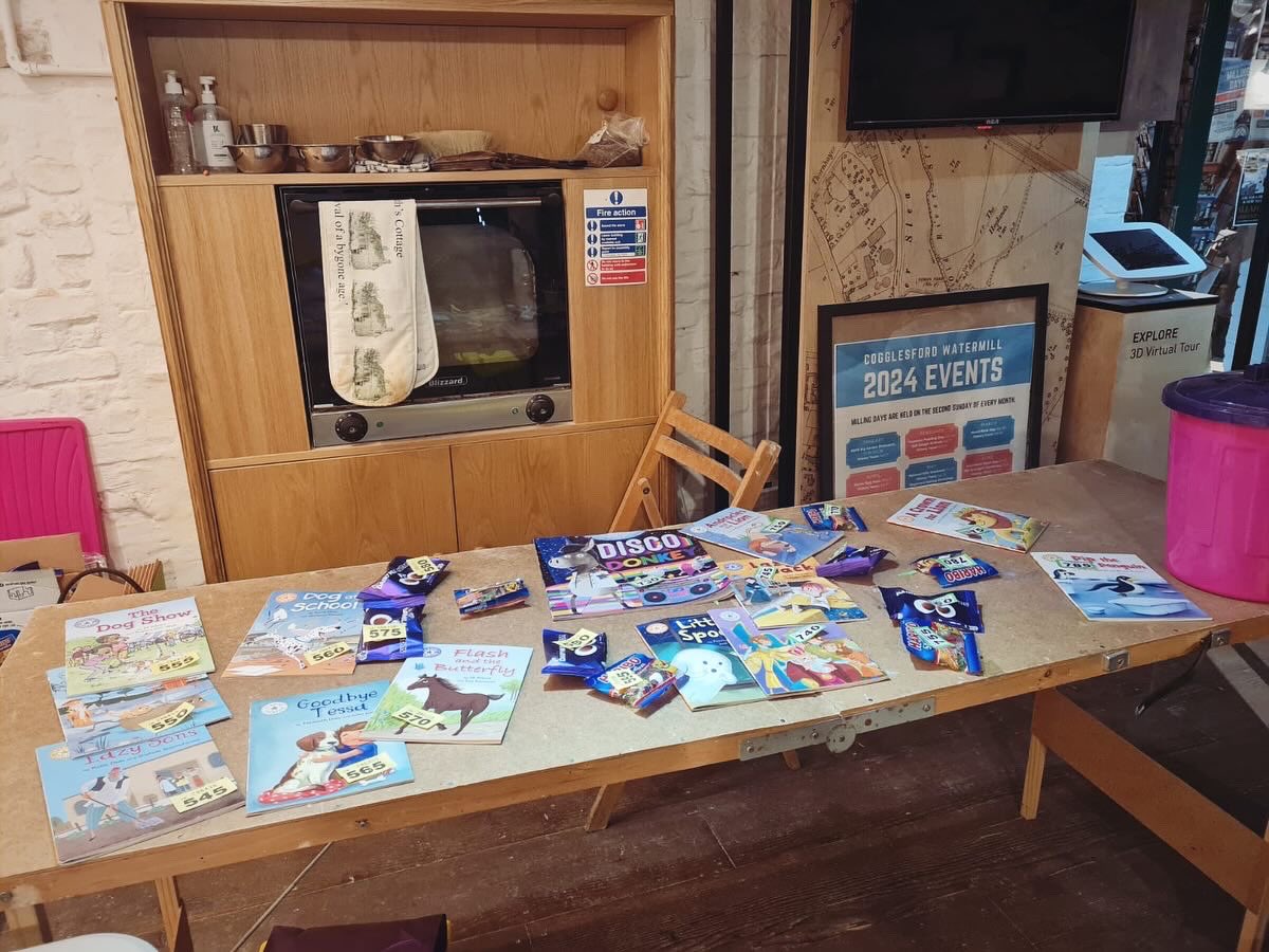Come and see us today for some FREE Easter activities! Book and sweet tombola, craft and colouring and Mill bingo. We’re all set! Pop along from 12-4pm 🐣 #Easter #familyfriendly #easteractivity #easteractivityforkids