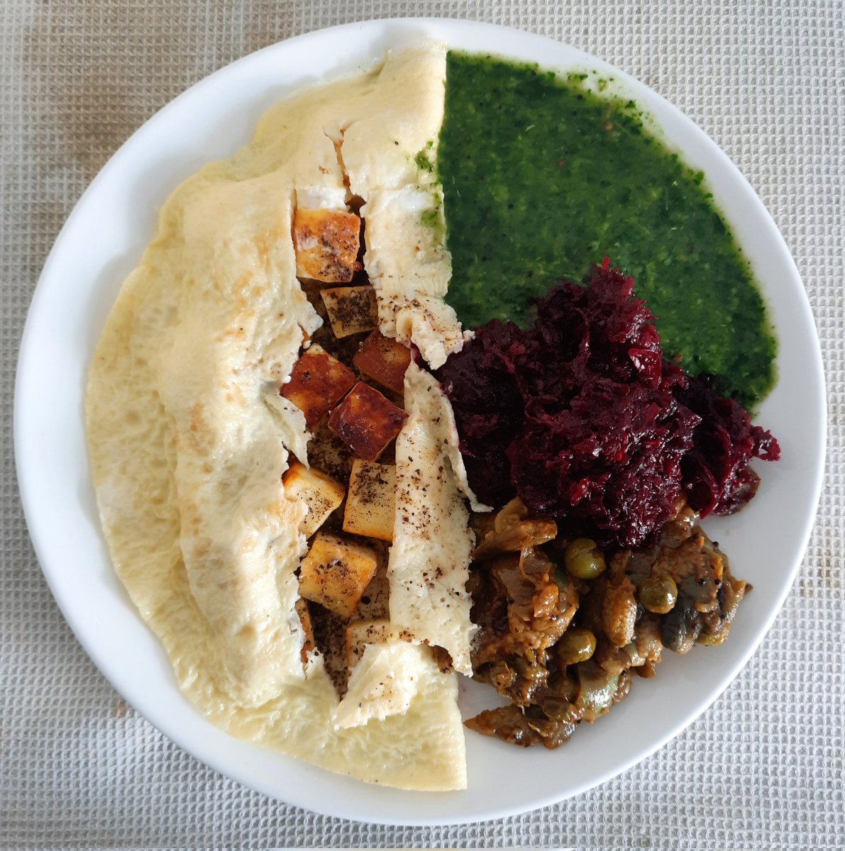 OFWBeingHealthy's tweet photo. Paneer Egg Omelette &amp; Beetroot Stir Fry, Brinjal Curry, Drumstick Leaves Curry For a Meal 🍽
#OFW #Food #HealthyLiving #Protein #HealthyHabits #Cooking #Fitness #Diet #Nutrition https://t.co/CK4chQKRey