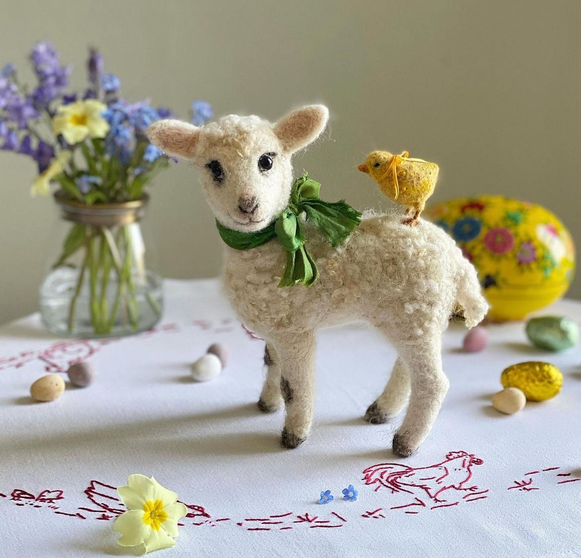 Spring has sprung. What a difference a day, a week, a month makes as nature wakes up from the slumber of winter in its abundance with blankets of daffodils, blossom on the trees and lambs appearing in the fields. Happy Easter 🐏🐰🐣 📸 & 🐏 Textile artist Susie Sage @wildandwool