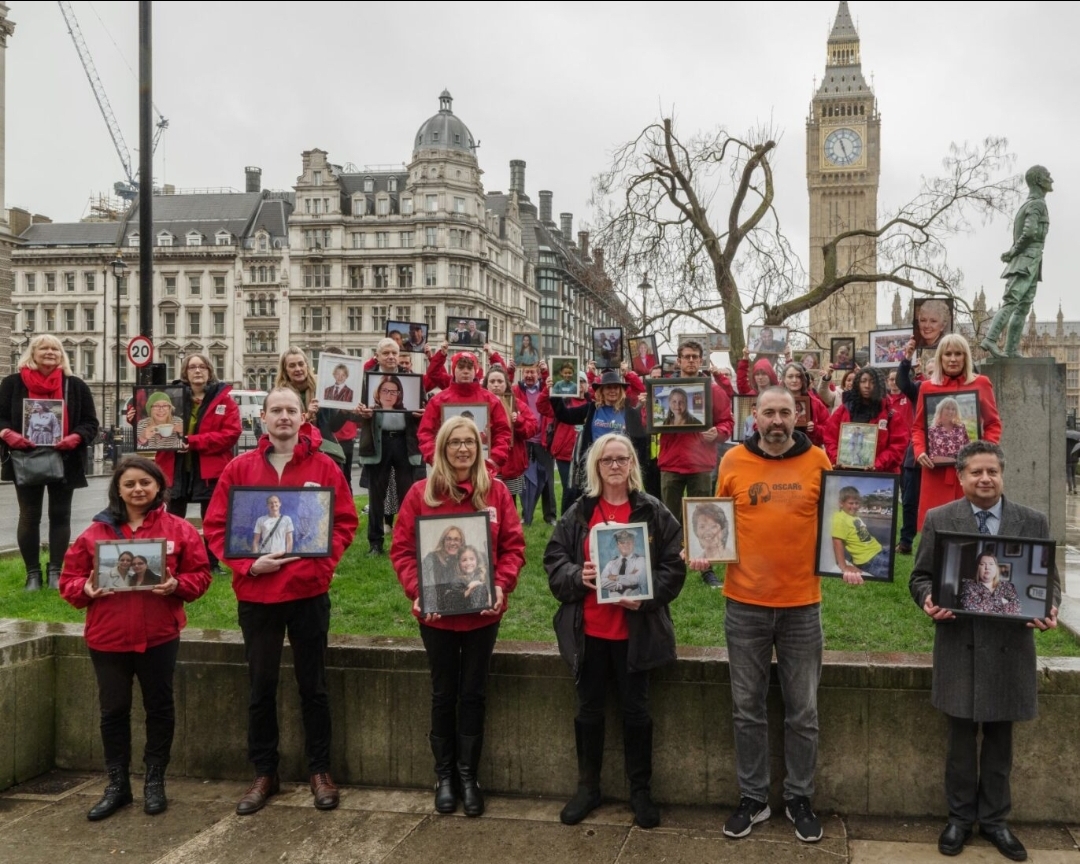 We are calling for a National Brain Tumour Strategy alongside @BrainTumourOrg Our charity manager Phil held up photos of his mum and Oscar, who both died of brain tumours Sign at bit.ly/ItsANoBrainerO… to back this important campaign #ItsANoBrainer