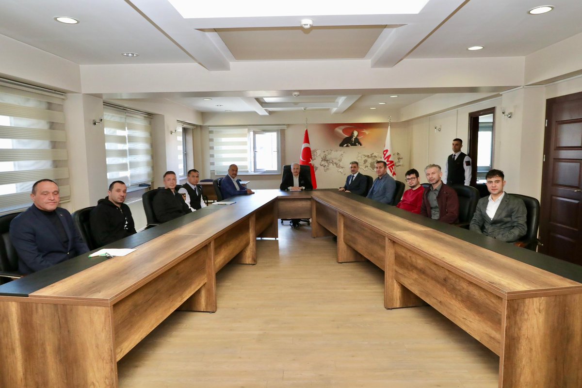 Valimiz Sn.<a href="/malikumbuzoglu/">Mehmet Ali Kumbuzoğlu</a>, seçimlerin huzur ve güven içinde tamamlanması için GAMER bünyesinde kurulan
Seçim Koordinasyon Merkezini ziyaret ederek Vali Yardımcısı Sn.Hakan Kılınçkaya, İl Emniyet Müdürü Sn.Murat Kolcu ve GAMER Md. Sn.Hasan Ekecik’ten bilgi aldılar.